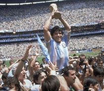 Diego Maradona morre na Argentina aos 60 anos