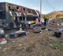 Ônibus de turismo que seguia de Minas para Bahia pega fogo na BR-116