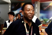 Pelé tem alta de UTI e vai para quarto do Hospital Albert Einstein, em SP