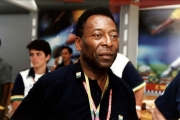 Pelé tem alta de UTI e vai para quarto do Hospital Albert Einstein, em SP