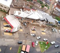 Temporal arranca estrutura metálica de posto de combustíveis e causa destruição em Nova Era