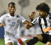 Santos vence o Atlético-MG e rouba a vice-liderança do Brasileirão