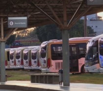 Protesto por vacina deixa 100% dos ônibus parados no DF