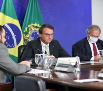 Bolsonaro critica benefício emergencial próprio dos estados