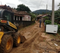 A Defesa Civil Estadual informou nesta sexta-feira (31) que monitora a região do Norte e Vale do Itajaí pelo risco de estragos ao longo do dia com a previsão de mais chuva. Desde quinta-feira (30), pelo menos 34 cidades tiveram danos. Há escolas públ