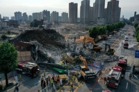 Prédio desaba durante demolição e deixa mortos na Coreia do Sul