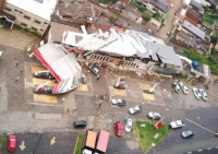 Temporal arranca estrutura metálica de posto de combustíveis e causa destruição em Nova Era