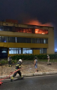 Hotel é parcialmente atingido por incêndio na orla de Salvador  seis pessoas foram socorridas