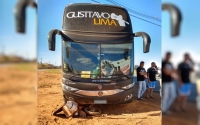 Ônibus de Gusttavo Lima se envolve em acidente com moto na BR-060, em Anápolis-GO