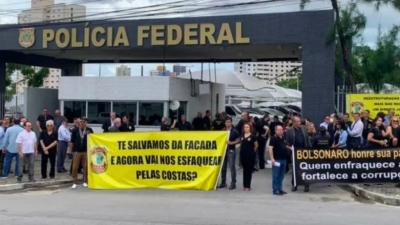 Policiais federais protestam contra Bolsonaro