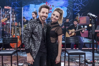 Sandy e Junior: como  manter  os pés no chão no auge