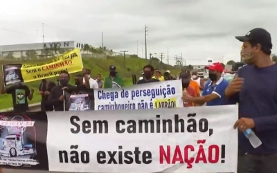 Caminhoneiros fazem ato em rodovias de Salvador
