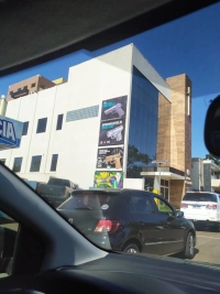 Igreja Presbiteriana coloca propagandas de armas e de Bolsonaro nas paredes e muros